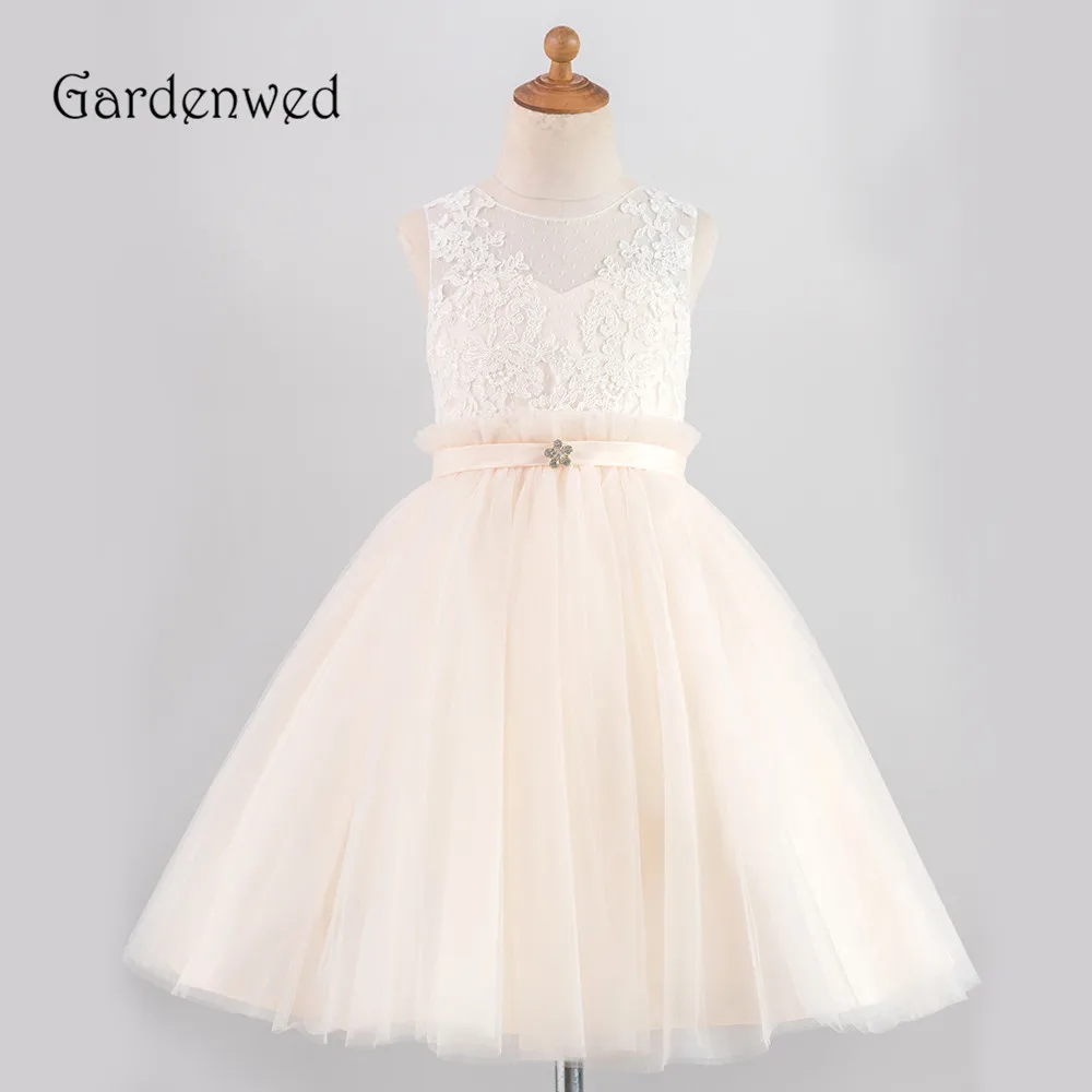 

Baby Pink Flower Girl Dress 2023 Ruched Dot Tulle Skirt Waist Fine Lace Top Keyhole Back Crystal Belt Baby Wedding Party Dress