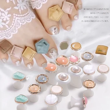 

8pcs/Bag Silicone Toe Separator Foot Pads Home Salon Foot Care Tool Application Pedicure DIY Design Nail Art Tools New