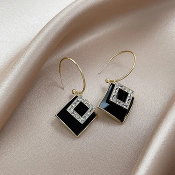 

Earrings Korean temperament long net red earrings two wearable ear hook earrings 2020 new tide earrings exquisite elegant