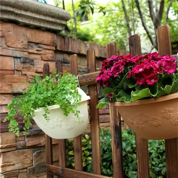 

1Pc Plastic Wall Hanging Flowerpot Semi-circular Hanging Planter Decorative Plant Pot Flower Container Wall Hanging Basket Basin