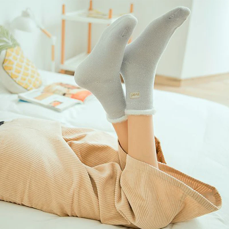 Носки для сна, зимние толстые милые женские домашние носки с вышивкой, пушистые модные бархатные женские носки-тапочки, теплые осенние носки