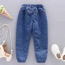 Штаны для мальчиков; коллекция года; Сезон Зима; стиль; корейский стиль; Детские повседневные вельветовые джинсы; модные Универсальные плотные брюки для малышей