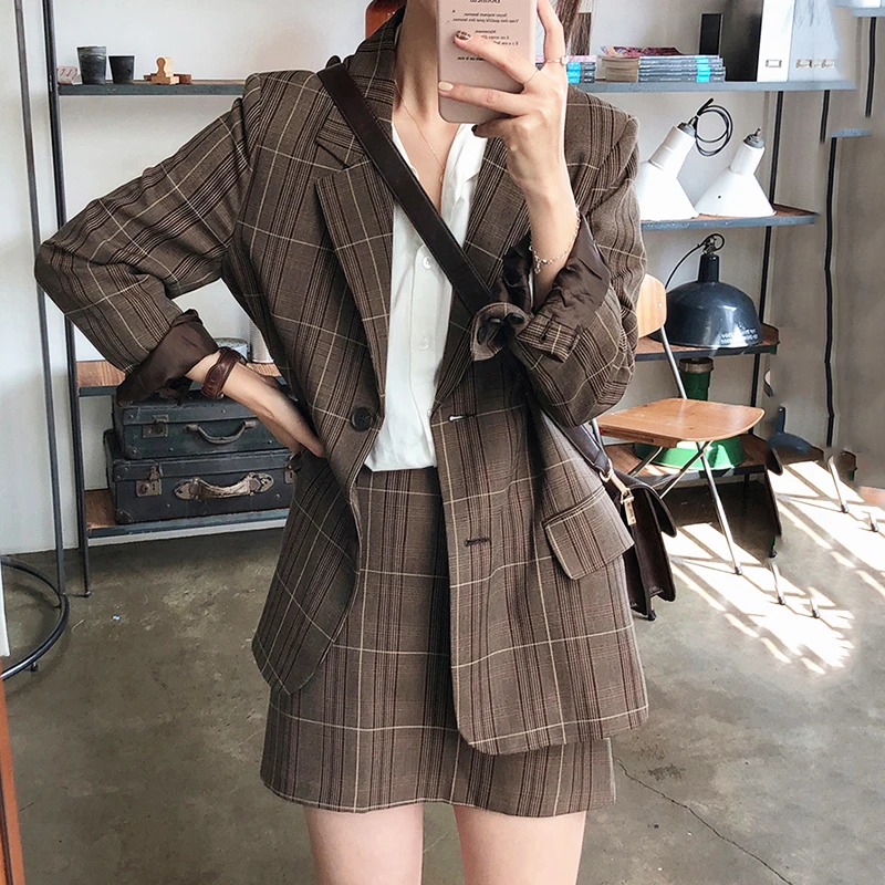 

2020 Spring and Autumn Retro Lapel Two Button Check Plaid Blazer Fashion Comfortable Loose Women's Jacket Blazer