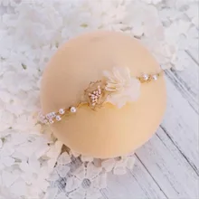 Новорожденный Подставки для фотографий шапочка для новорожденного, для малыша волос фотосъемки аксессуары для маленьких девочек; реквизит для фотосессии вязаный крючком повязка на голову с жемчужным цветком