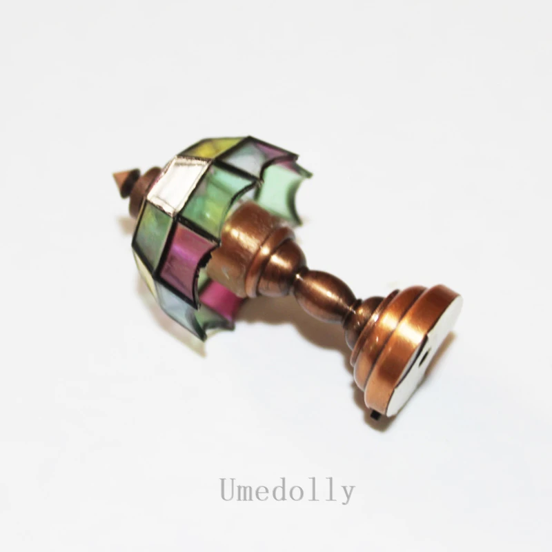 1 шт. 1/12 весы кукольный домик миниатюрная красочная настольная лампа Tiffany для гостиной, спальни Мини мебель кукла осветительная игрушка