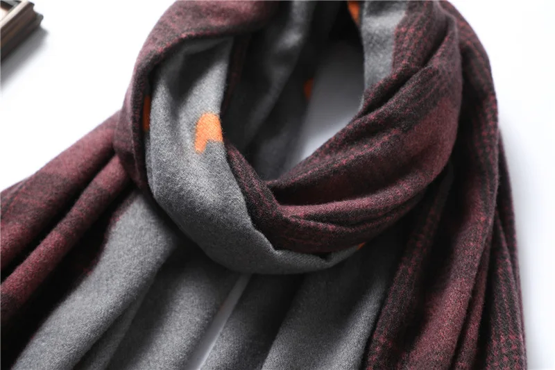 11697307415_672427820