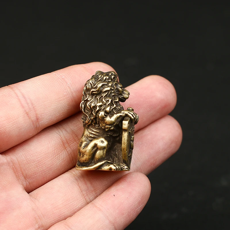 shiled lion lion statue (1)