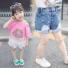 Летние новые стильные джинсовые шорты с потертостями для девочек летние однотонные брюки в полоску в Корейском стиле