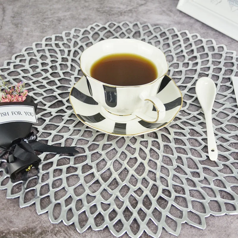 4Pcs PVC Placemats Round Hollow Waterproof Non Slip Table Mats Insulated Pad Coaster Home Wedding Decoration Dinner Placemat