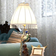 Винтажная Керамическая Настольная лампа ручной работы, прикроватная лампа для спальни, креативная фарфоровая лампа с павлином для гостиной, Роскошный декор, свадебная лампа