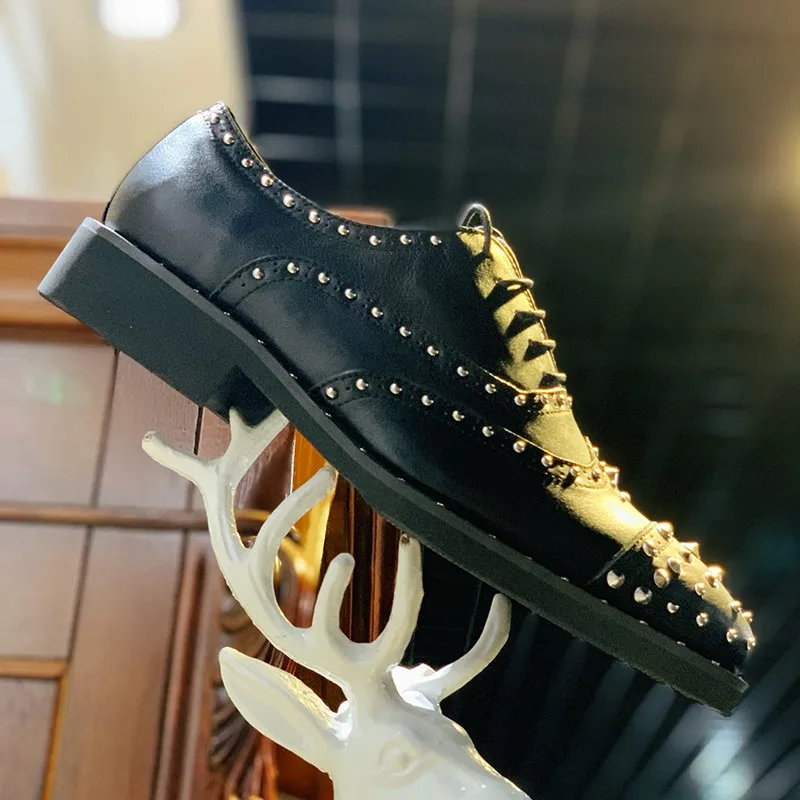 Мужские свадебные модельные туфли ручной работы высокого качества; Туфли-оксфорды из натуральной кожи с заклепками на квадратном каблуке; официальная офисная обувь на шнуровке