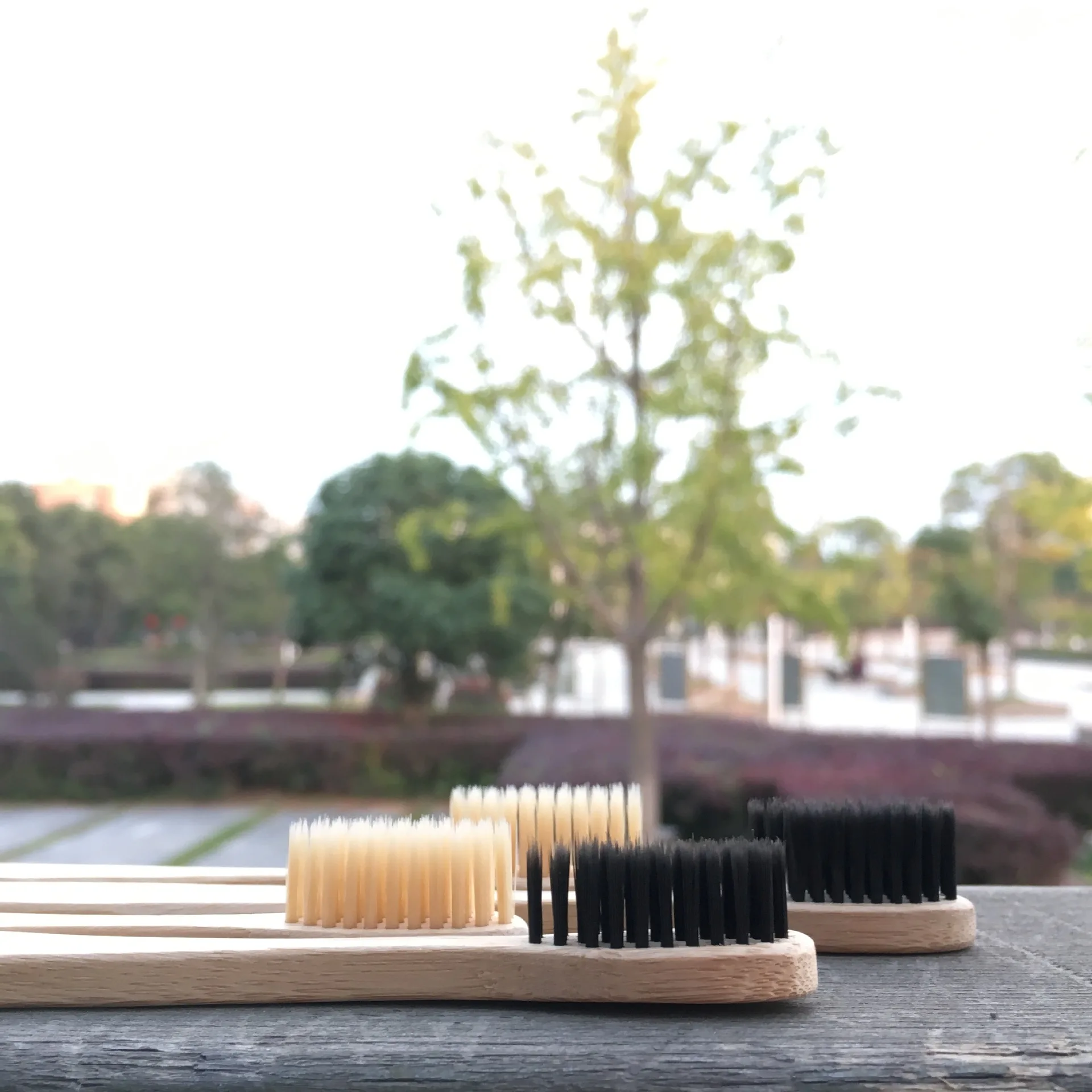 Одноразовая бамбуковая зубная щетка квадратного хвоста бамбуковая зубная щетка-лазерный вырезанный логотип Kraftpaper кассета напрямую от производителя продажи