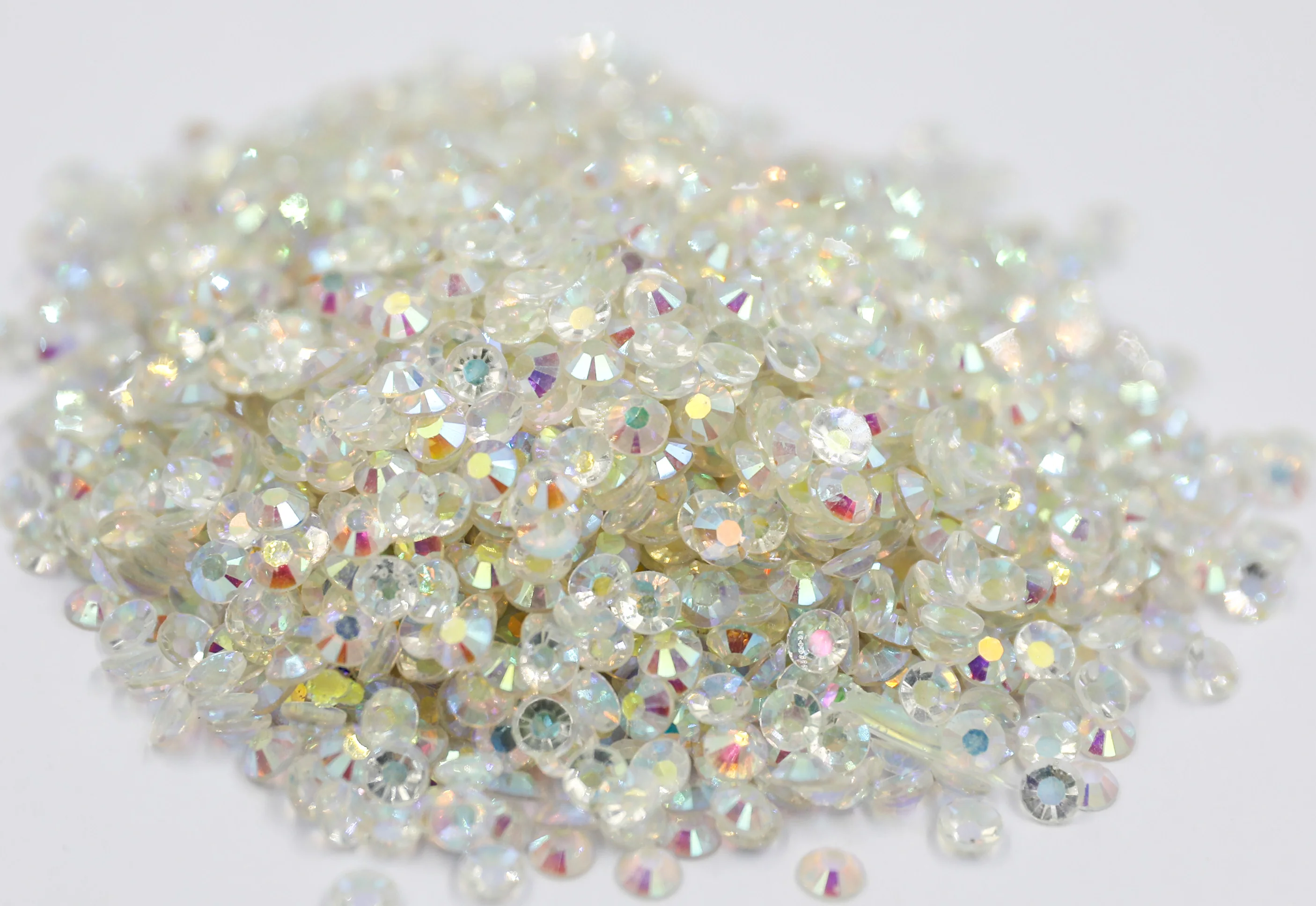 Рисунок 2 - Прозрачные стразы AB цвета с плоской