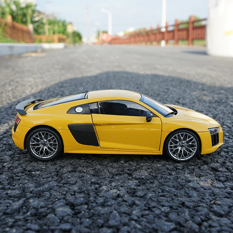 Высококачественная модель 1:18 R8 V10 plus из сплава, модель спортивного автомобиля, изысканная коллекция подарков