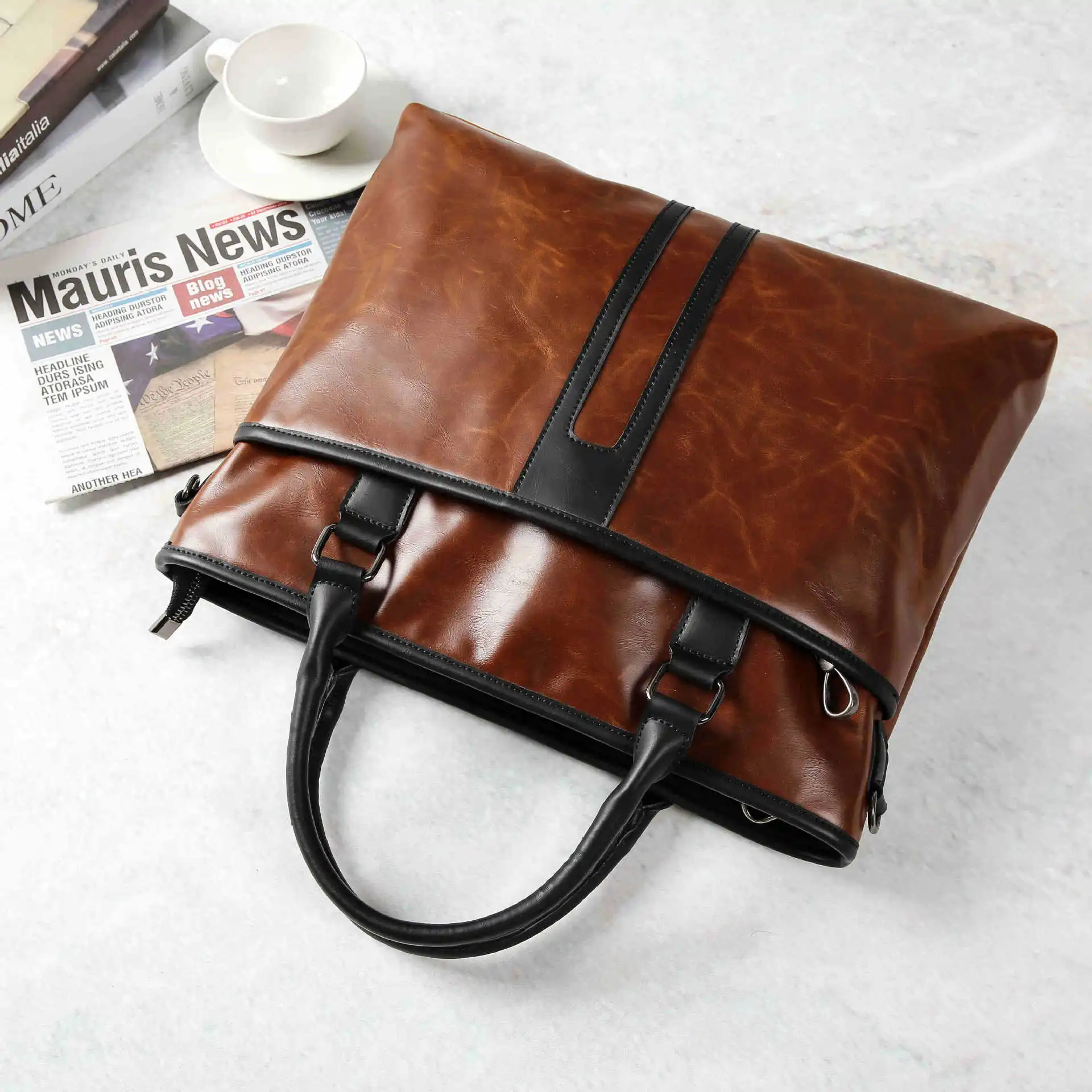 

2019 new Korean version of men's bags, business and leisure bags, men's handbags, one-shoulder bags.
