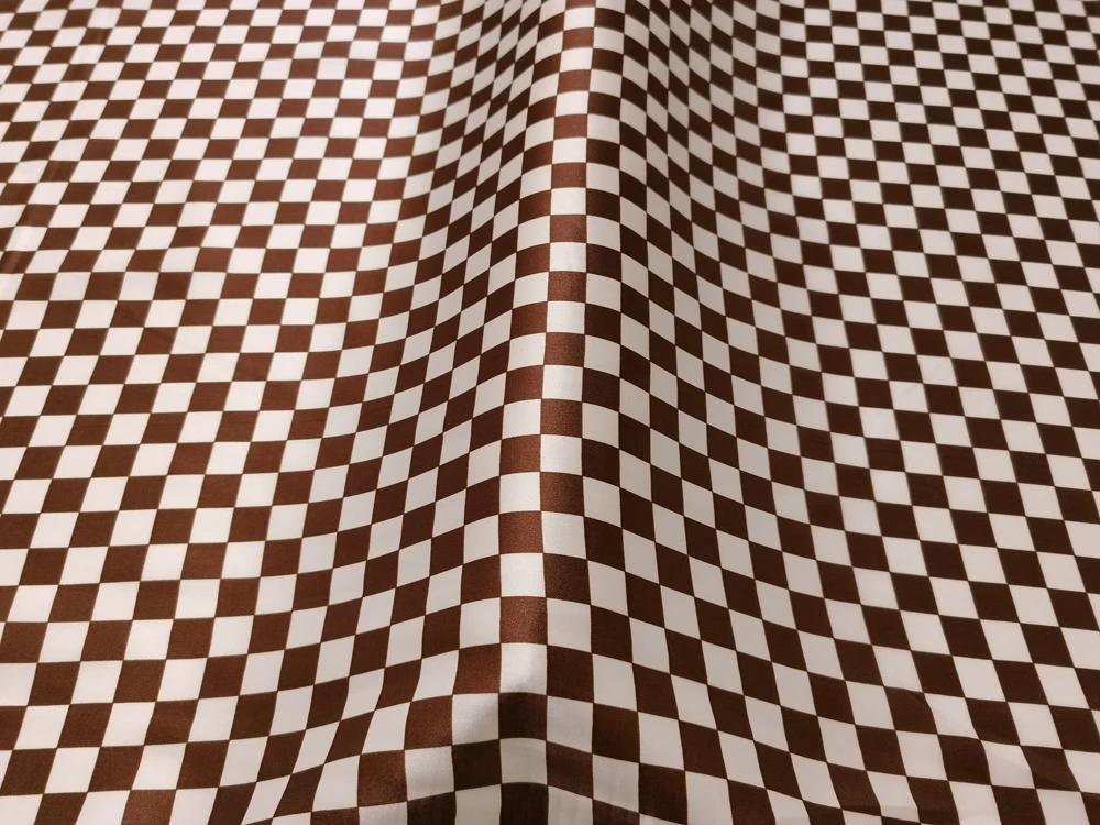 1 Meter x 1,48 Meter Schachbrettmuster Satinstoff Geometrisches Seidiges Charmeuse-Material für Schal, Kleid, Futter, Nähen, DIY – Detail 26