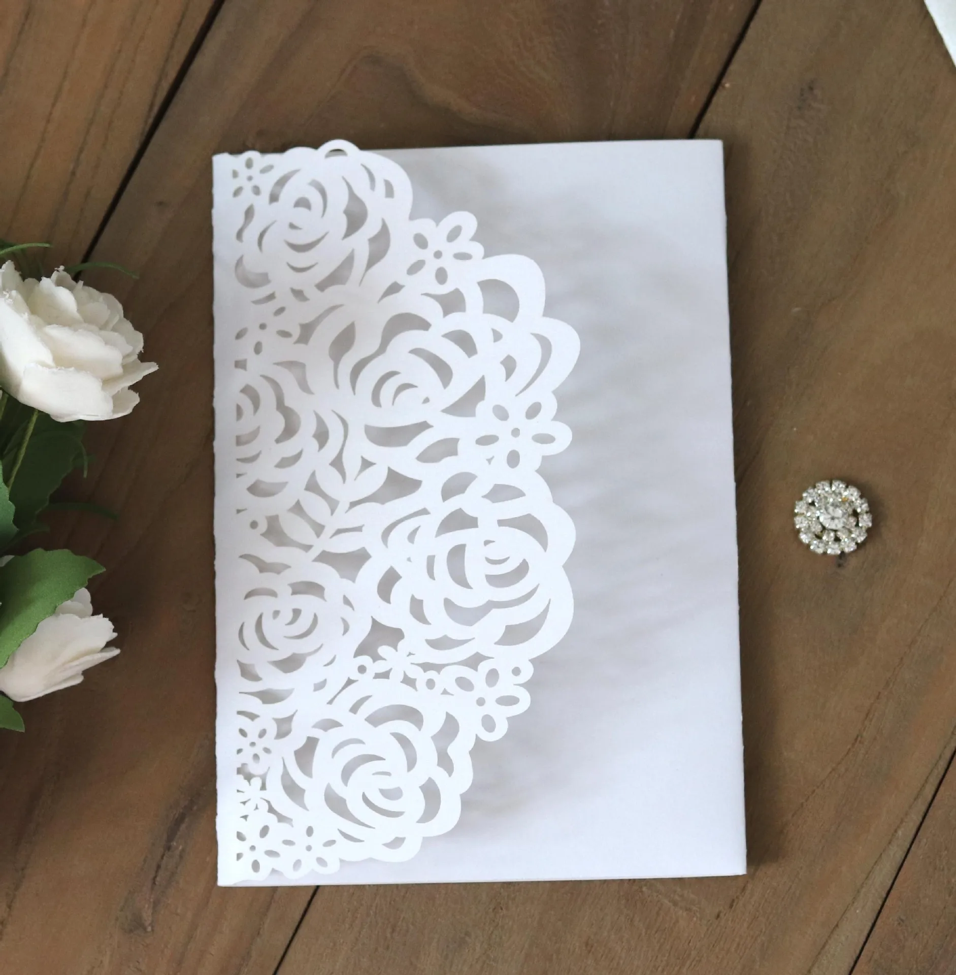 18*12.5cm Three Folds Hollow White Invitation Greeting Card Hotel Wedding Pink Invitation Card Customize Supplies 10pc