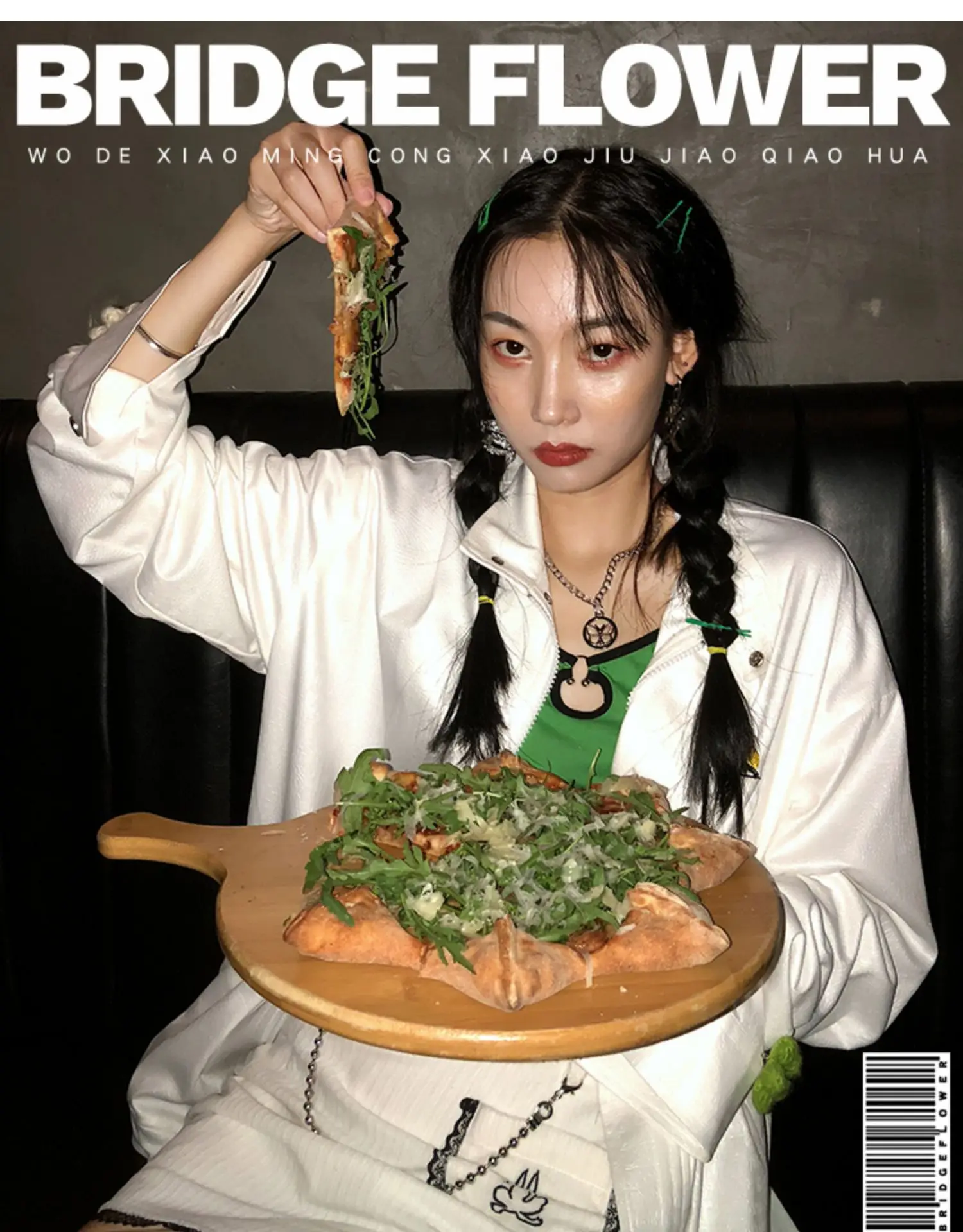 Чистый белый Змеиный узор Pu кожаная куртка женская новая красивая трендовая кожаная куртка на молнии с вышивкой мотоциклетная одежда куртка F103