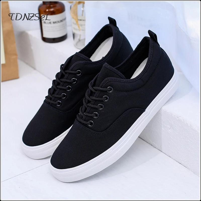

Women Men Casual Canvas Skateboarding Shoes Unisex Fashion Shallow Mouth Heighten Cloth Shoes Black White Brief Couples Sneakers