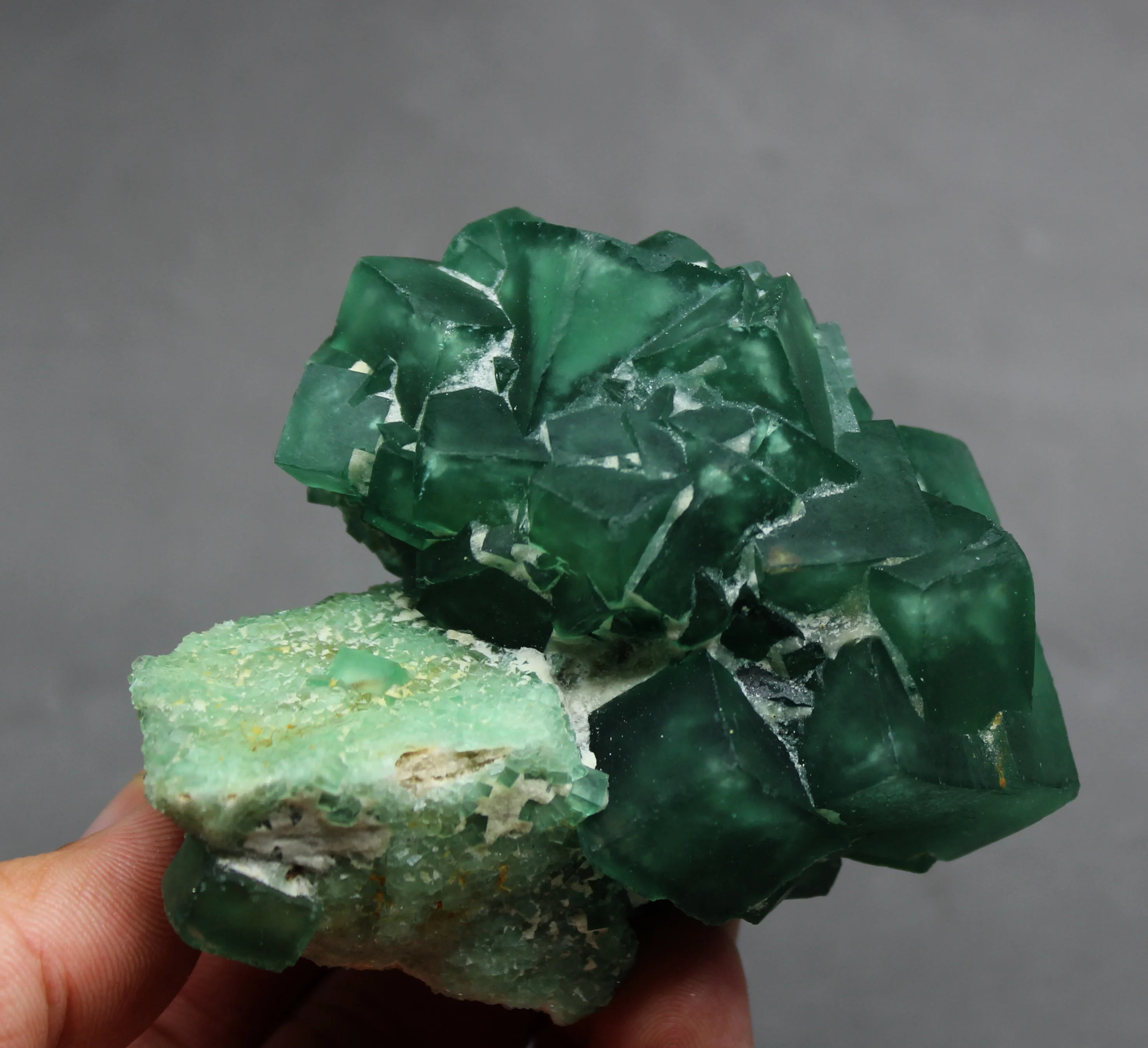 

235g Natural green fluorite Mineral specimen cluster mineral crystal specimens Stones and crystals Healing crystal Free shipping