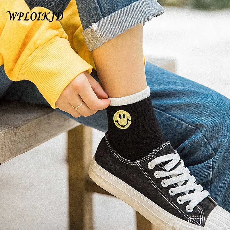 Женские носки в Корейском стиле с вышитым смайликом Новые осенне-зимние хлопковые однотонные женские носки Calcetines Skarpetki