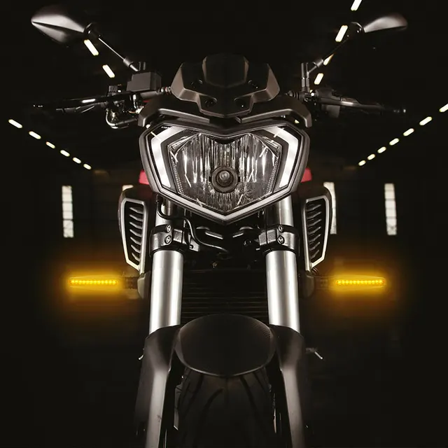 evermotor Indicateur de moto 2 × 12 V 24 LED Lumière séquentielle  Clignotant Moto Feu arrière de frein pour scooter ATV Scooter ATV Ambre  Lumière Barre lumineuse : : Auto et Moto