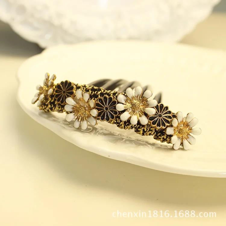 

Europe And America Glorious Multi-Element Metal Textured Five Teeth Comb Hair Comb Hair Accessories Fj760 Count