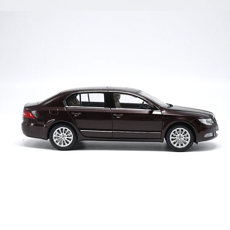 1:18 Skoda Superb сплав модель автомобиля статические металлические модельные автомобили оригинальная коробка для коллекции подарков