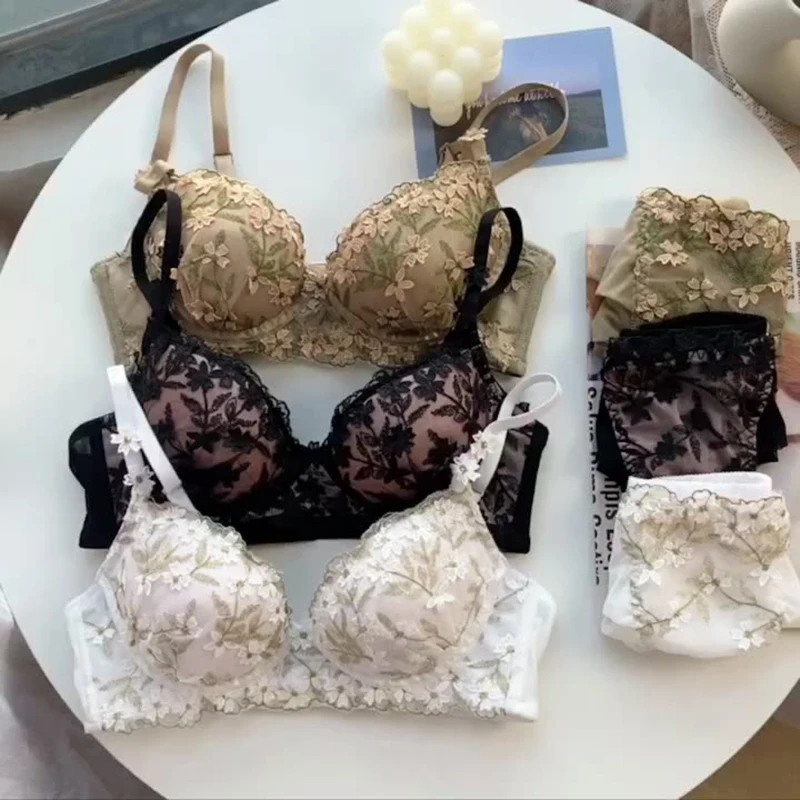 Bras Women's Sexy Lace Luxury Fashion Flower Embroidery Gathered