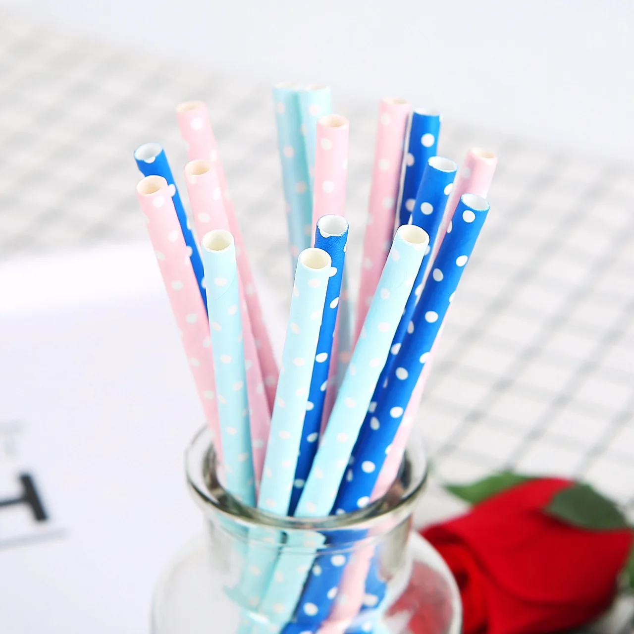 

Currently Available Wholesale Color Dots Structure Recycled Paper Straw Disposable Paper Straw Party Beverage Originality Straw