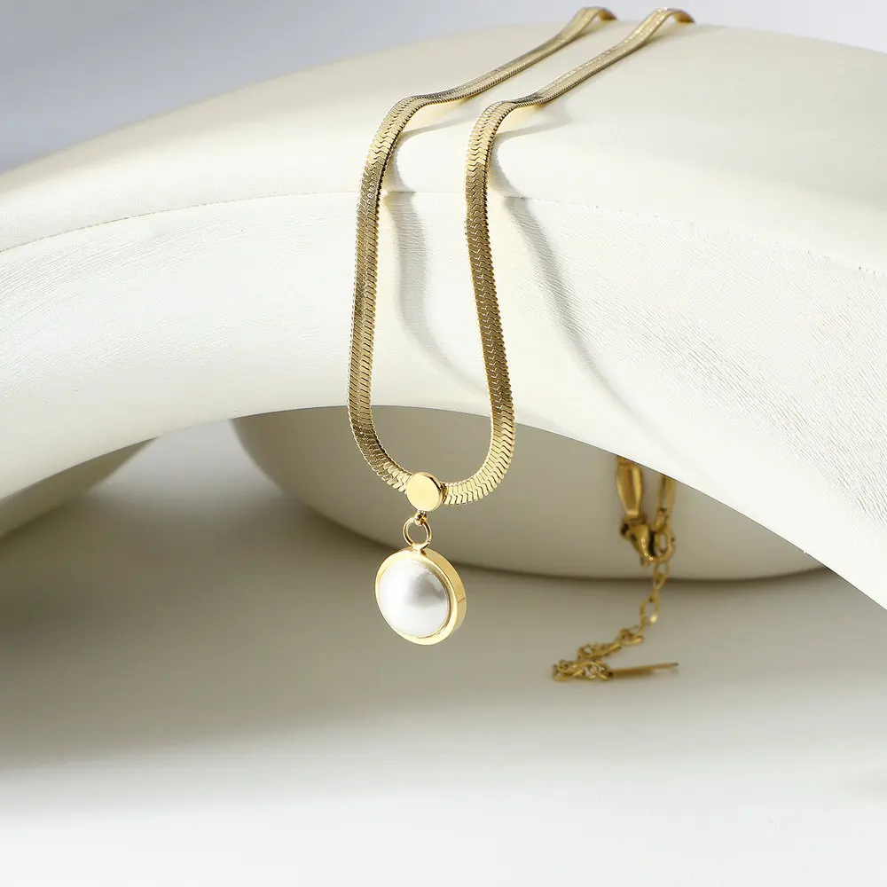 Vintage Gold Plated Stainless Steel Croissant Edging Natural Shell Pendant Necklace For Women Water Ripple Chain Choker Jewelry