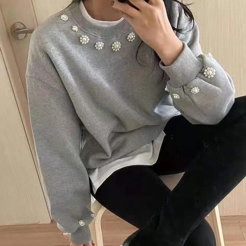 [EWQ] Korean Chic Pearl Clasp Decoration Plush Pullover Tops Women Autumn Winter 2021 New O-neck Sweatshirt Female Tide 16R600 | Женская