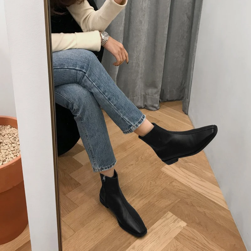 

In the square with Chelsea booties 2019 autumn and winter new Korean version of the wild thick with thin Martin boots women
