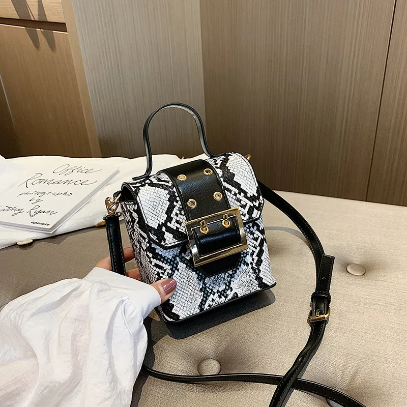

Girls Small Bag 2019 New Korean Version Of The Fashion Snake Pattern Wild Shoulder Messenger Bag Contrast Color Bucket Bag