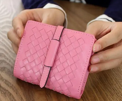 Pink Тонкий короткий кошелек из овечьей кожи Женская тканая Сумочка затягивающийся шнурок из натуральной кожи Короткие Бумажники из овечьей кожи женские черные фиолетовые розовые - Цвет: Pink