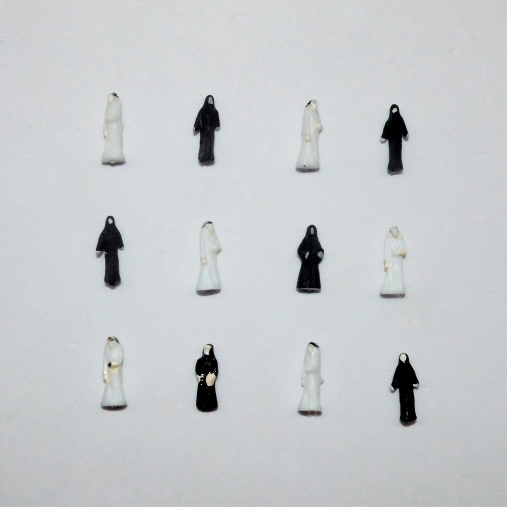 

Mini Lovely Arab People Scale Model Character Landscape Train Building Layout Setting Toys For Children Plastic Diorama