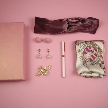 

OEM Logo Pink Luxury Scarf Women Unique Scarf Gift Set Friend's Gift Lover Gift with Gift box 2020 New Gift