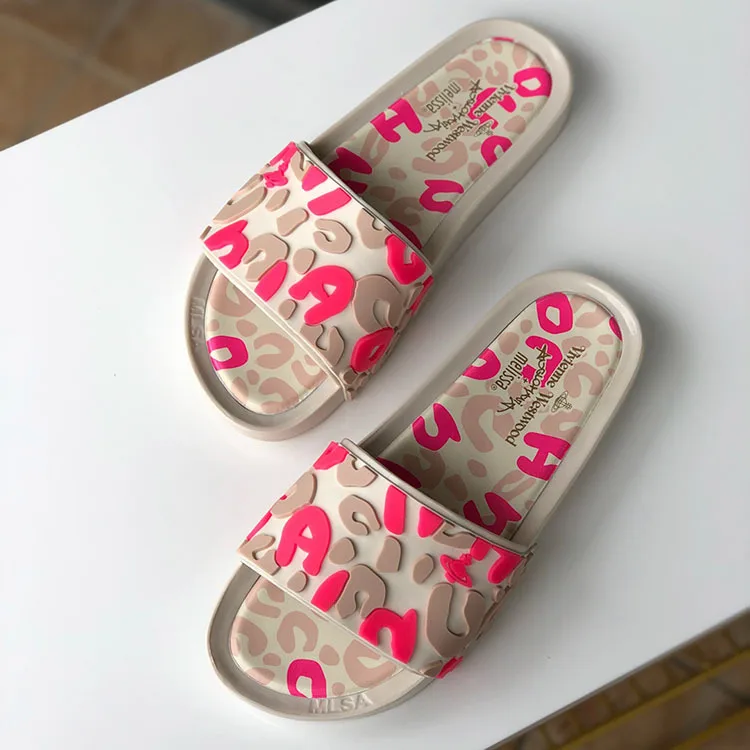 10842045394_1258232097