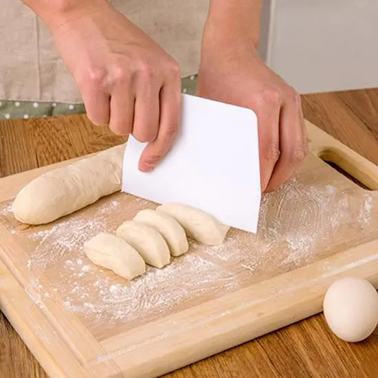 

Popular Pastry Dough Scraper Cutter Plastic Baking Cake Decorating Kitchen Tool