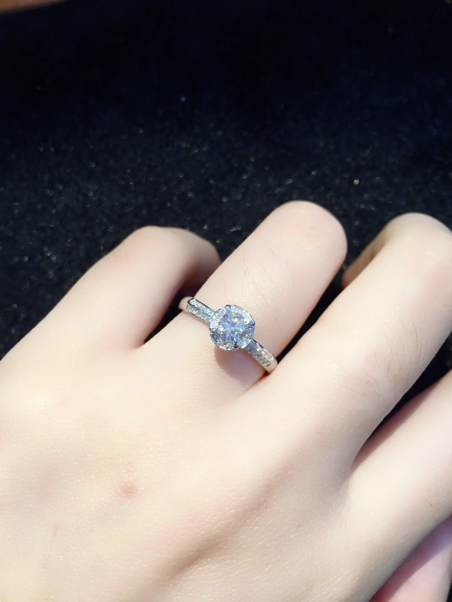 Рисунок 5 - Кольцо из чистого золота с натуральным бриллиантом