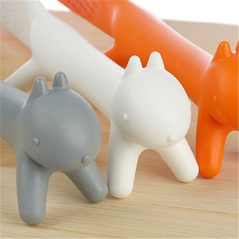 Hot-Sale-BEST-Cute-Plastic-PP-Cartoon-Home-Kitchen-Squirrel-Shape-Rice-Scoop-Spoon-Soup-Sauce (1)