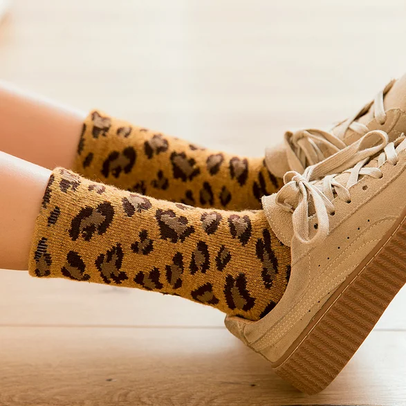Лидер продаж, повседневные эластичные модные высококачественные мягкие леопардовые короткие носки популярные женские носки для женщин, носки хлопковые для девочек