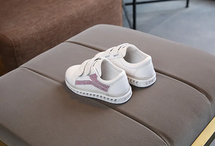 Модная светящаяся обувь для детей от 1 до 3 лет спортивная обувь для маленьких мальчиков и девочек нескользящая Мягкая Детская обувь на плоской подошве светящаяся обувь высокого качества