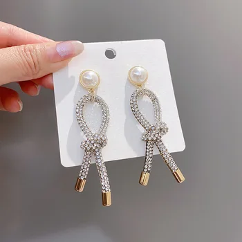 

HUANZHI 2020 New Metal Rhinestone Butterfly Bow Drop Earrings Pearl Tassel Geometric Earring Shiny For Women Girls Party Jewelry