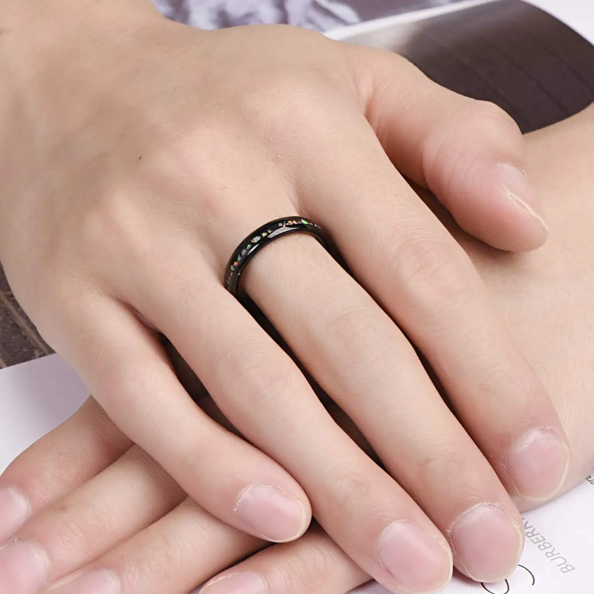 Кольцо из вольфрамового карбида с дробленым опалом мужское и женское черное