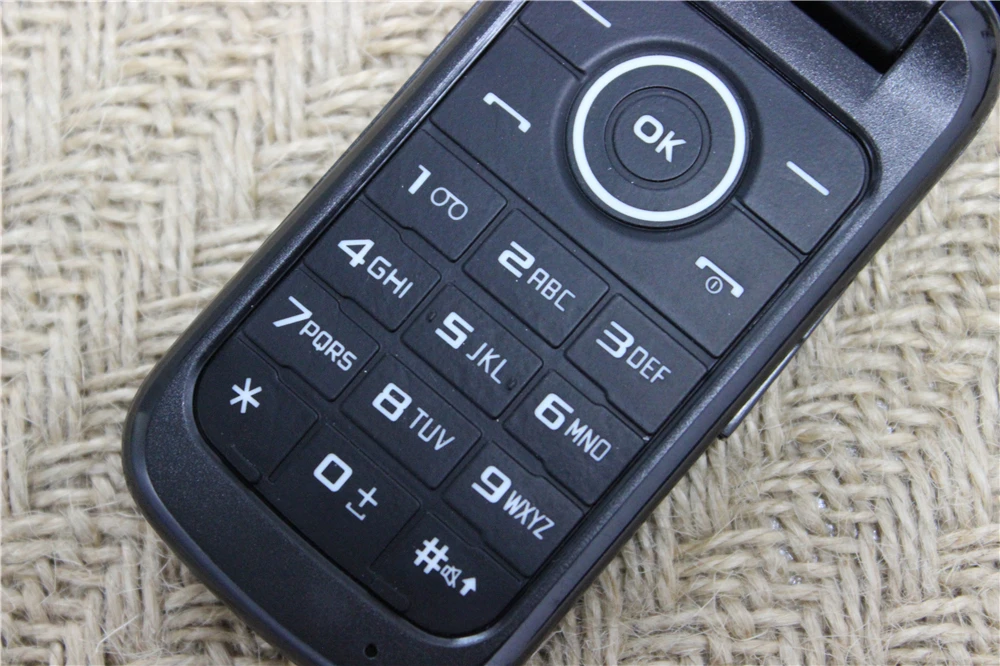 Оригинальный Samsung E1190 GSM 1 43 дюйма 800 мАч мини SIM черный Восстановленный сотовый
