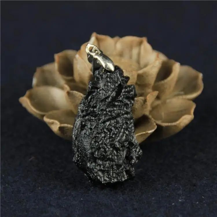 Натуральный минеральный метеорит Tektite Moldavite необычная подвеска черная