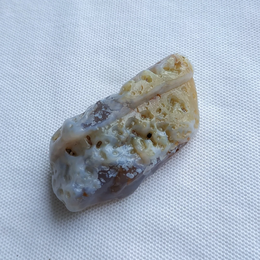 Natural beautiful stone Ornamental raw stone raw agate Silk Road Collectibles unique collection Natural beautiful stone Ornamental raw stone raw agate Silk Road Collectibles unique collection