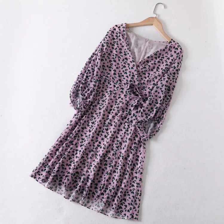 

A Generation of CHIC Ladies' Lantern Sleeve-Leopord Pattern Chiffon V-neck Purple Dress Entity