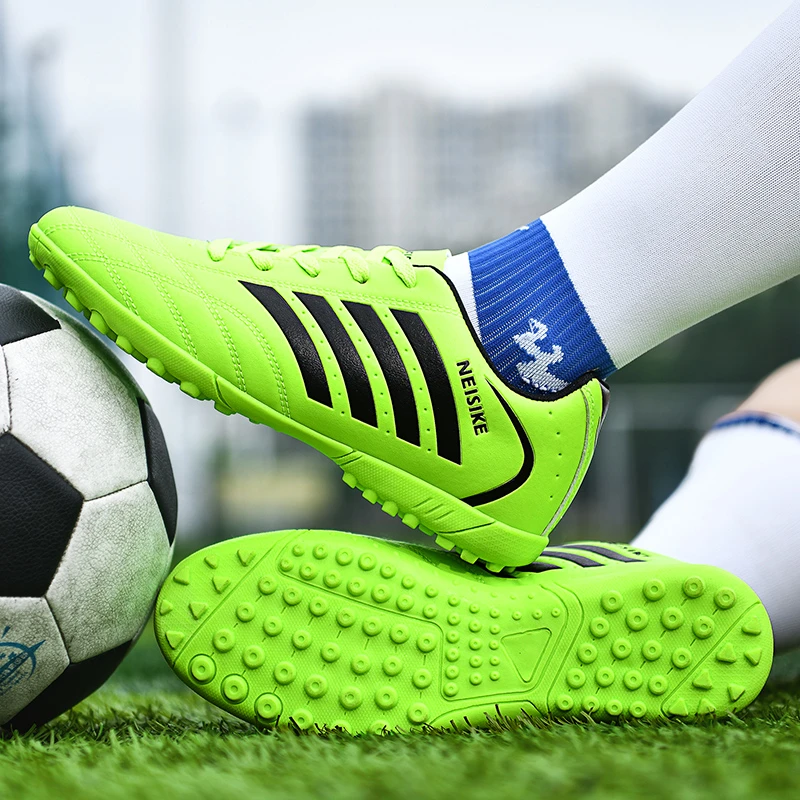 Zapatos fútbol baratos verdes para hombre y mujer, zapatillas deportivas transpirables TF, calzado de ligero para exteriores, nueva llegada| | AliExpress